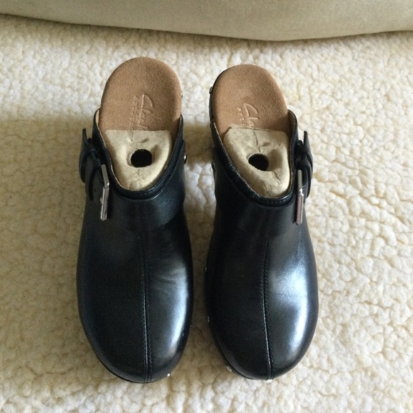 Clarks NWT clogs 🎈 Black super Comfortable Leather ( US size 6.5 ) - Picture 2 of 7